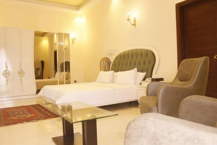 Royal Suite with Pool View