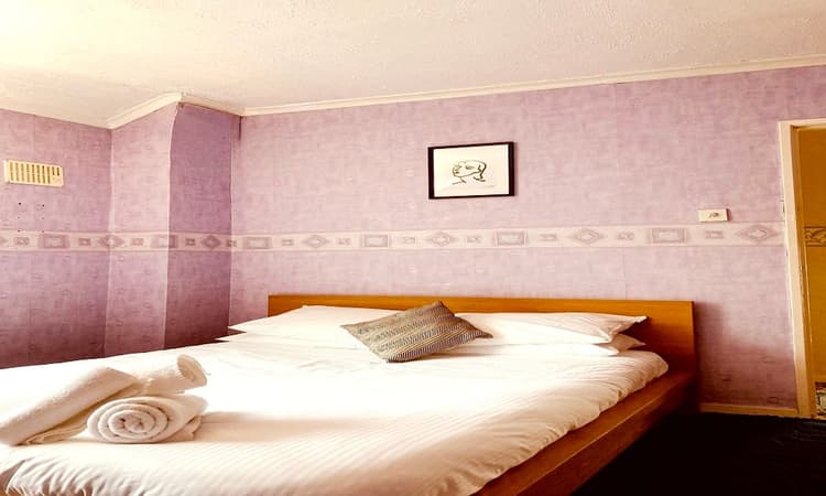 Melrose Three, "for a cosy stay close to the university"