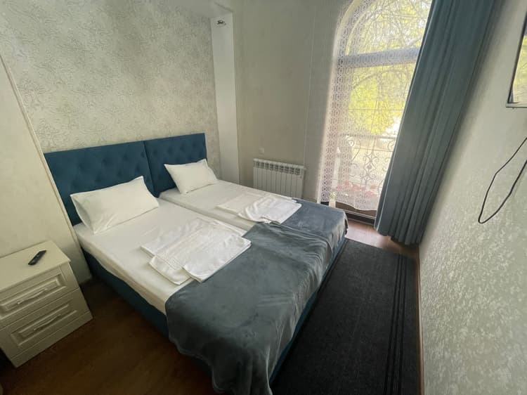 ГД "Роза Кавказа" №1 Двухкомнатный черырехместный номер 2-й этаж