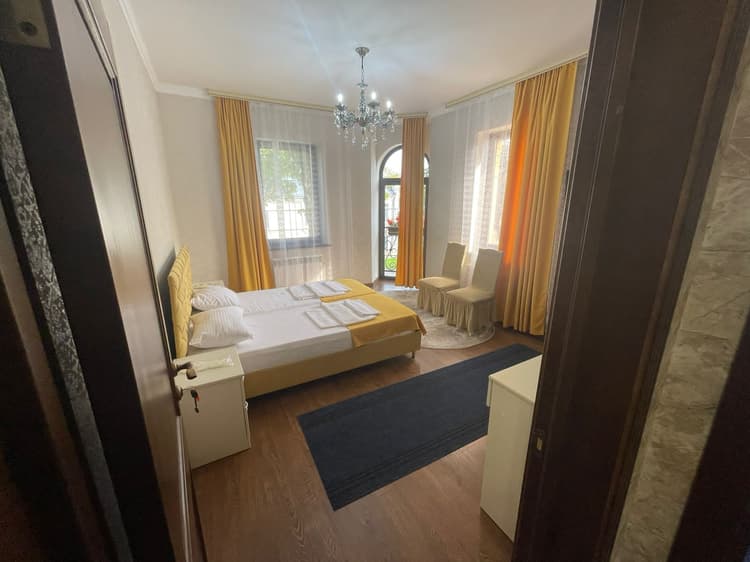 ГД "Роза Кавказа" №1 Двухкомнатный черырехместный номер 2-й этаж