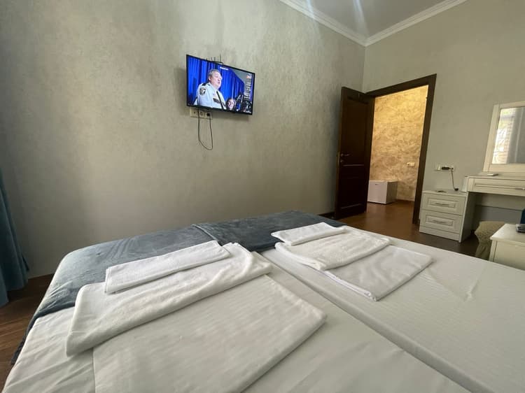 ГД "Роза Кавказа" №1 Двухкомнатный черырехместный номер 2-й этаж