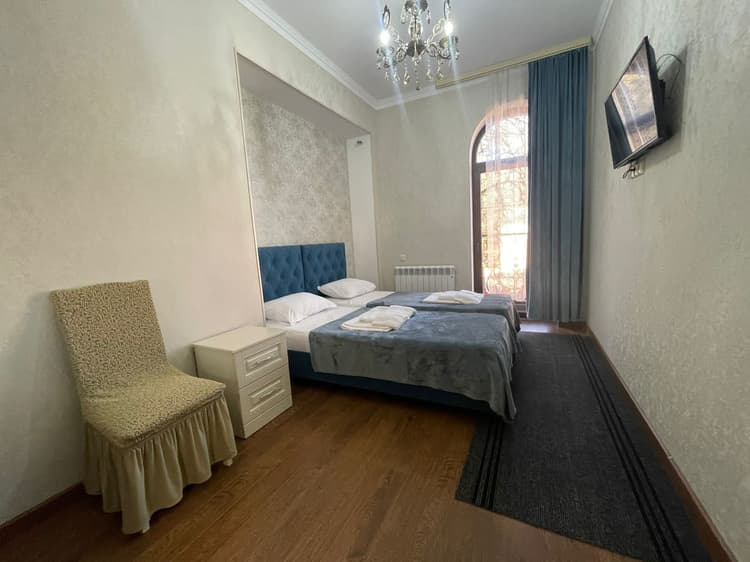 ГД "Роза Кавказа" №1 Двухкомнатный черырехместный номер 2-й этаж