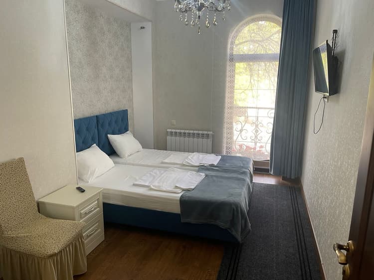 ГД "Роза Кавказа" №1 Двухкомнатный черырехместный номер 2-й этаж