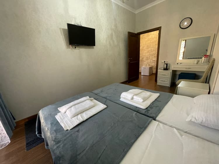 ГД "Роза Кавказа" №1 Двухкомнатный черырехместный номер 2-й этаж