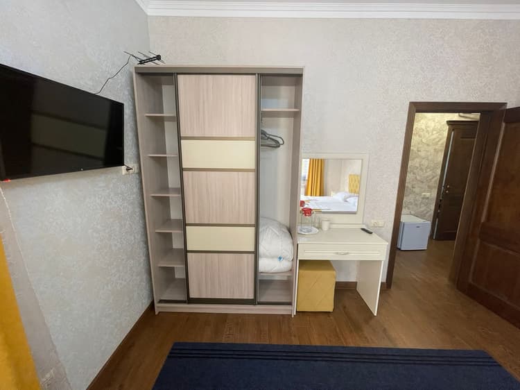 ГД "Роза Кавказа" №1 Двухкомнатный черырехместный номер 2-й этаж