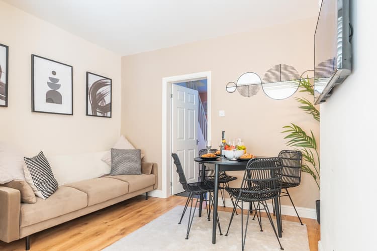 'Afton', 'for a trendy stay close to the city'