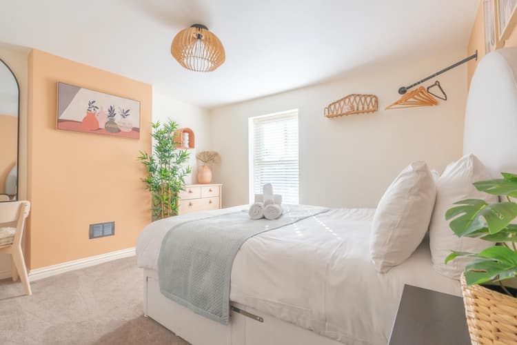 'Afton', 'for a trendy stay close to the city'