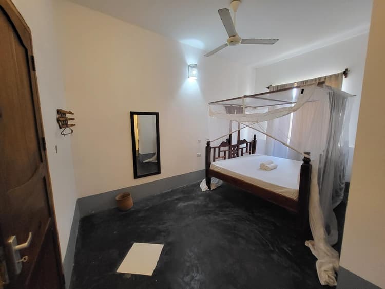 Hiliki House in the village