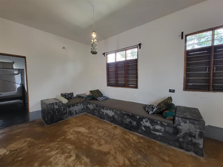 Hiliki House in the village