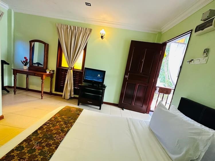 102 JEBAT DELUXE QUEEN