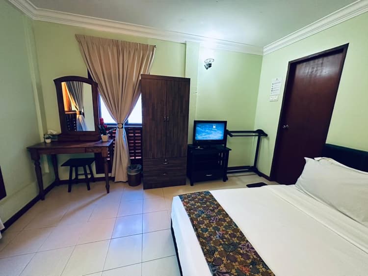 104 LEKIU DELUXE QUEEN