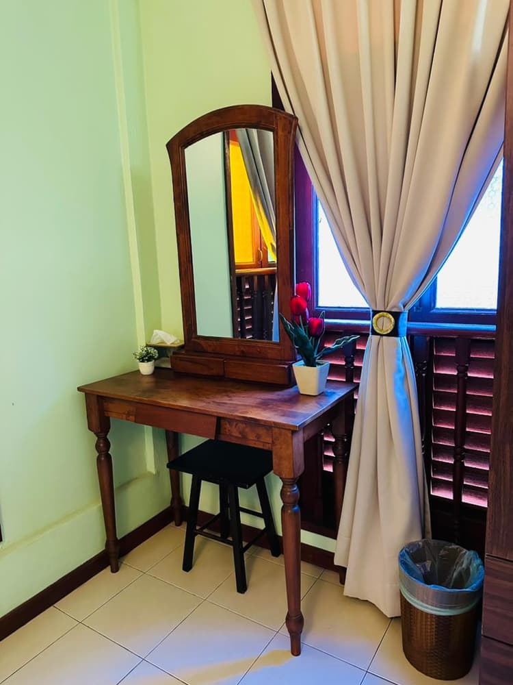 104 LEKIU DELUXE QUEEN