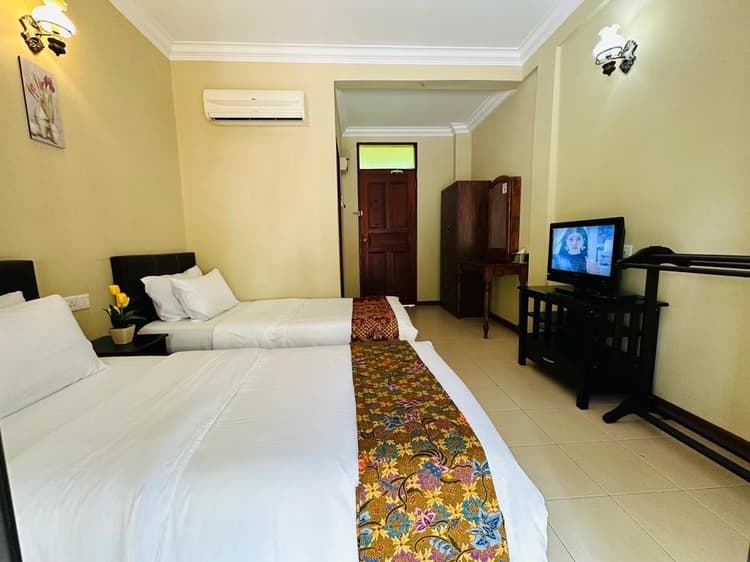 107 FATIMAH DELUXE TWIN BALCONY