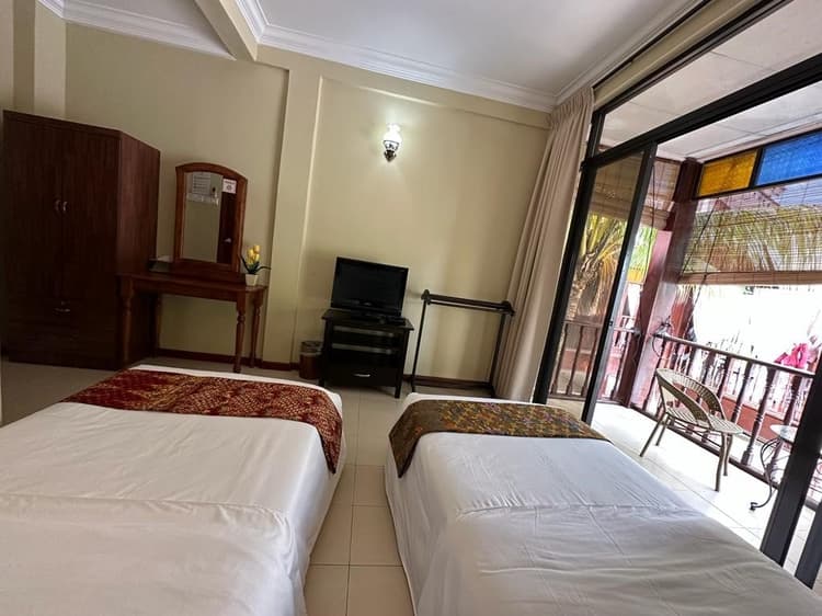 109 LI PO DELUXE TWIN BALCONY