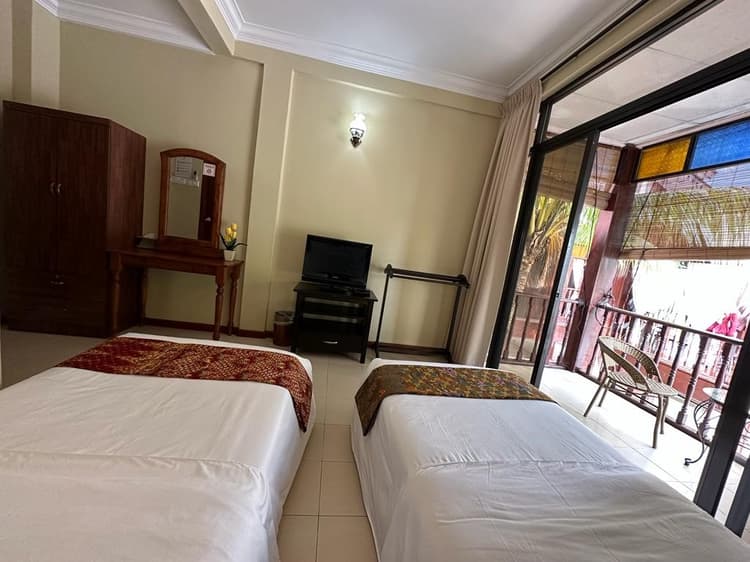 109 LI PO DELUXE TWIN BALCONY