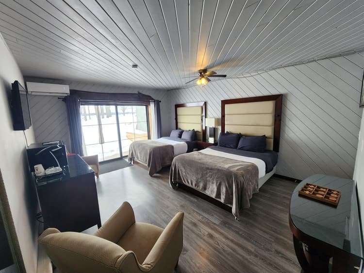 Double Queen Lakeside