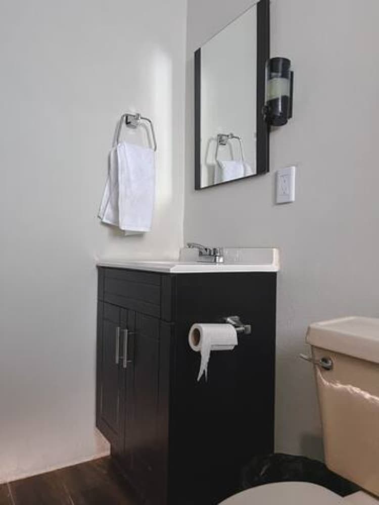 r8 · Hab Pequeña pareja / 1 cuadra Mdo Merced / Baño Compartido R7 Oaxaca de Juárez