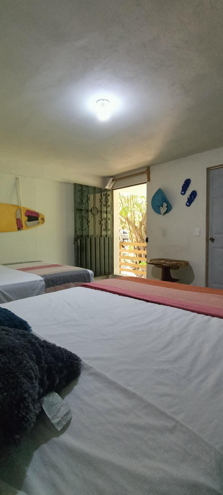 Delfín · Habitación privada con baño, cerca playa la punta Brisas de Zicatela