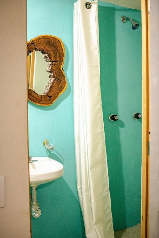 Delfín · Habitación privada con baño, cerca playa la punta Brisas de Zicatela