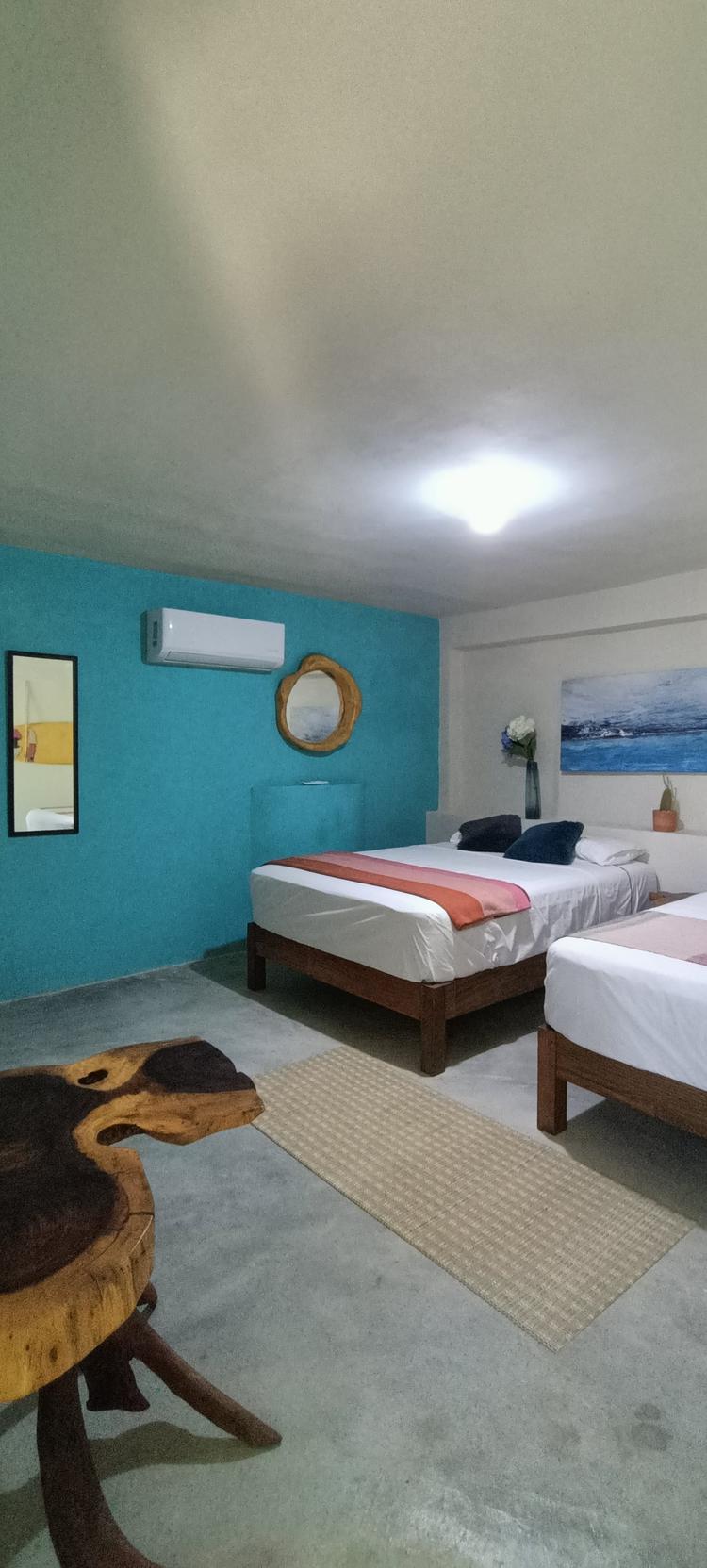 Delfín · Habitación privada con baño, cerca playa la punta Brisas de Zicatela