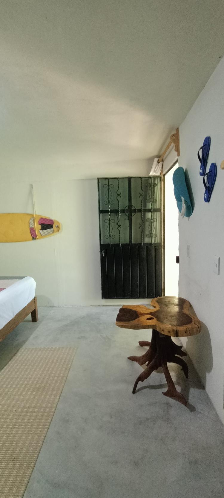 Delfín · Habitación privada con baño, cerca playa la punta Brisas de Zicatela