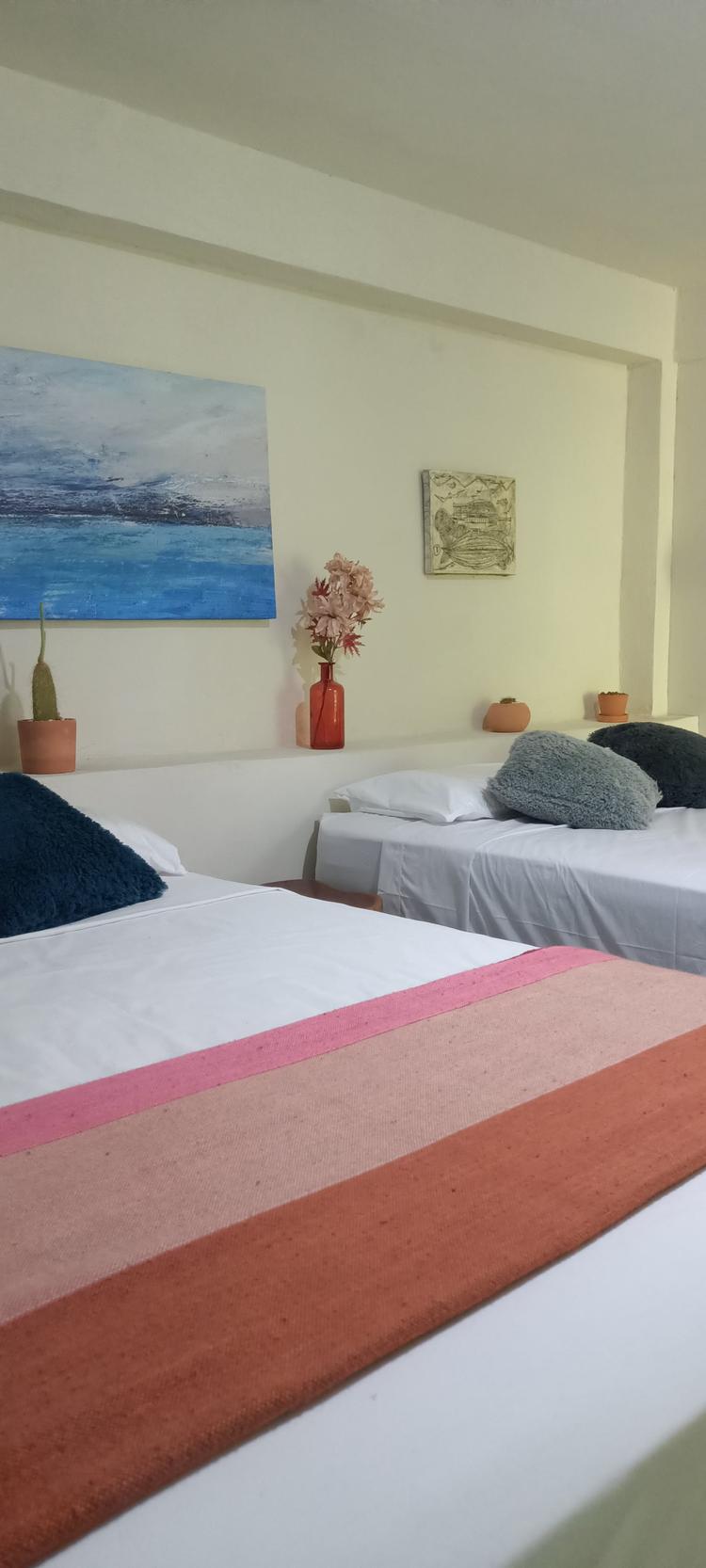 Delfín · Habitación privada con baño, cerca playa la punta Brisas de Zicatela