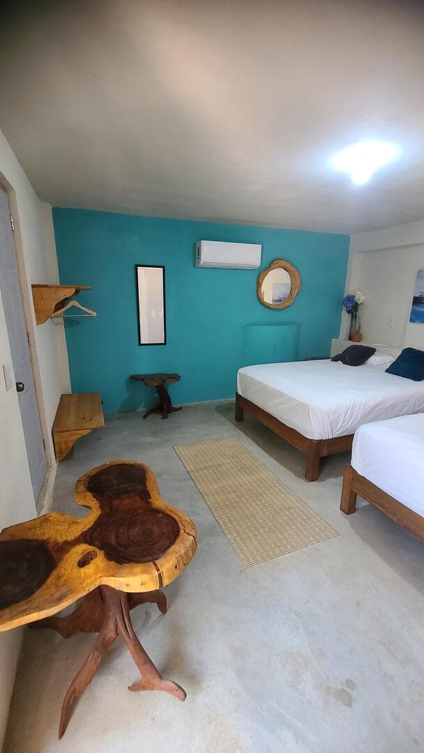 Delfín · Habitación privada con baño, cerca playa la punta Brisas de Zicatela