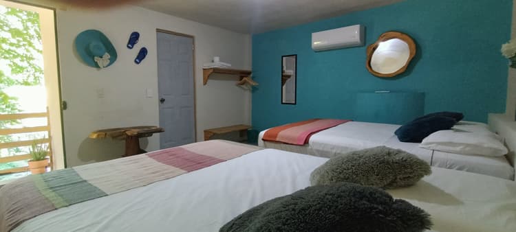 Delfín · Habitación privada con baño, cerca playa la punta Brisas de Zicatela
