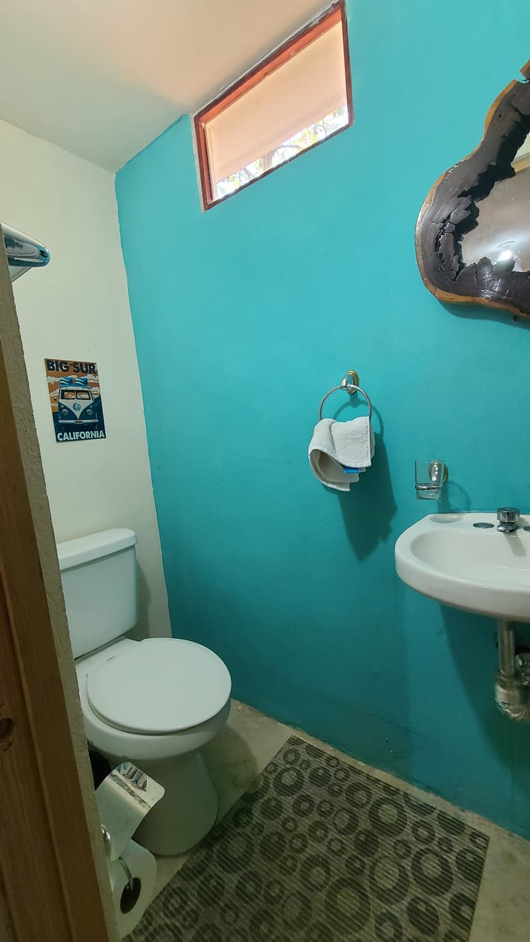 Delfín · Habitación privada con baño, cerca playa la punta Brisas de Zicatela