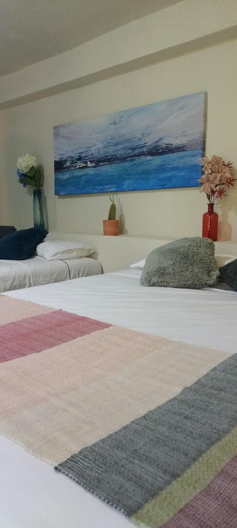 Delfín · Habitación privada con baño, cerca playa la punta Brisas de Zicatela