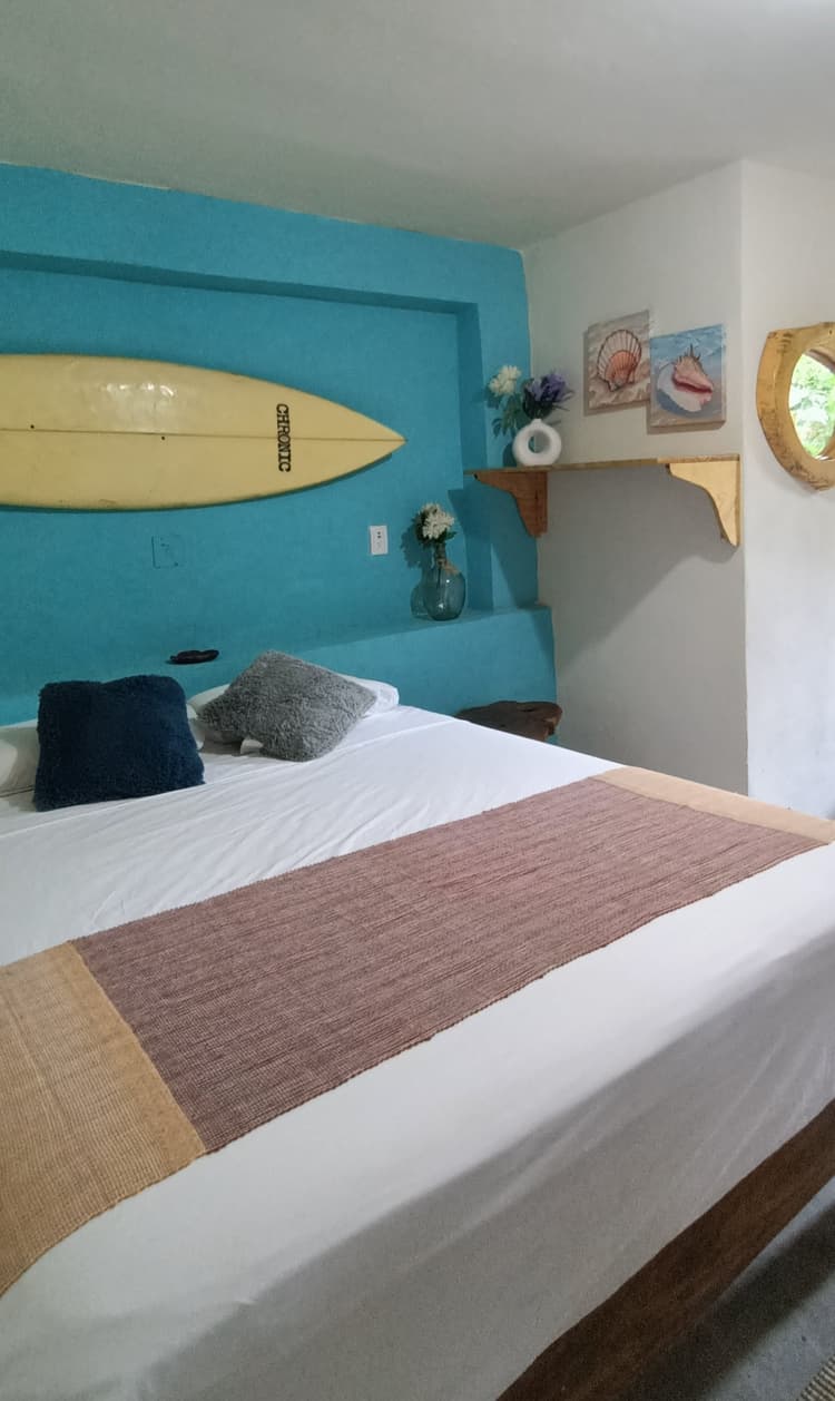 Pez · Habitación privada con baño, cerca playa la punta Brisas de Zicatela