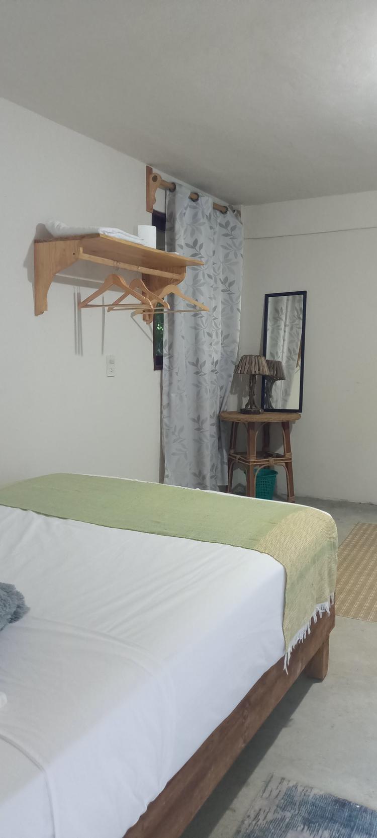 Pez · Habitación privada con baño, cerca playa la punta Brisas de Zicatela