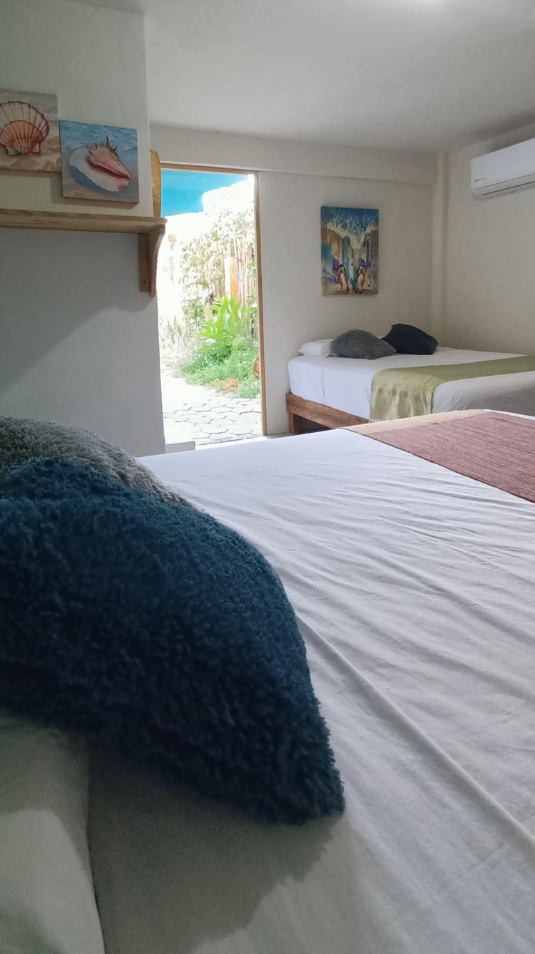 Pez · Habitación privada con baño, cerca playa la punta Brisas de Zicatela