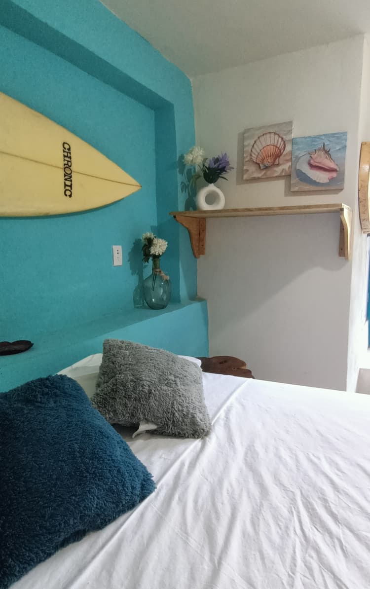 Pez · Habitación privada con baño, cerca playa la punta Brisas de Zicatela