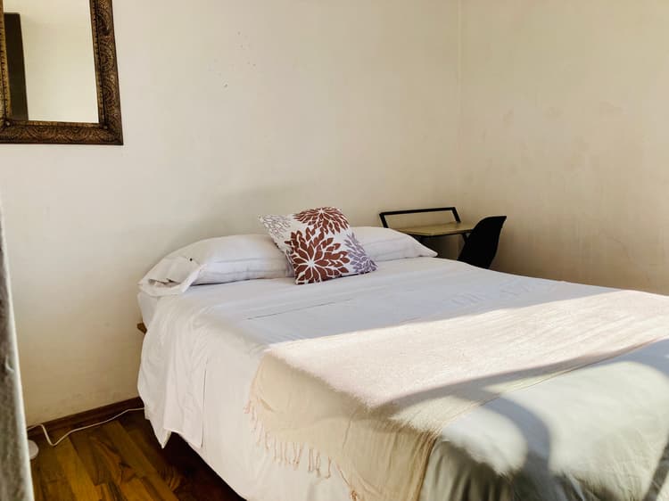 R2 Habitación Privada Matrimonial con Baño Compartido