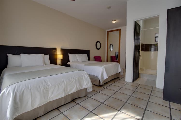 Punto 3 - Habitacion 2 camas matrimoniales, aire acondicionado, planta alta.