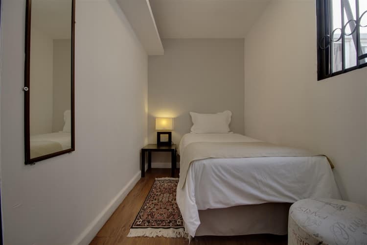 Punto 7 - Habitacion 2 camas matrimoniales y 1 Individual, planta baja.