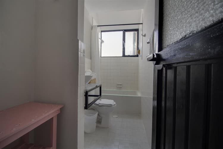 Punto E -  Suite de 2 habitaciones,  2 camas matrimoniales, planta baja. 4 personas