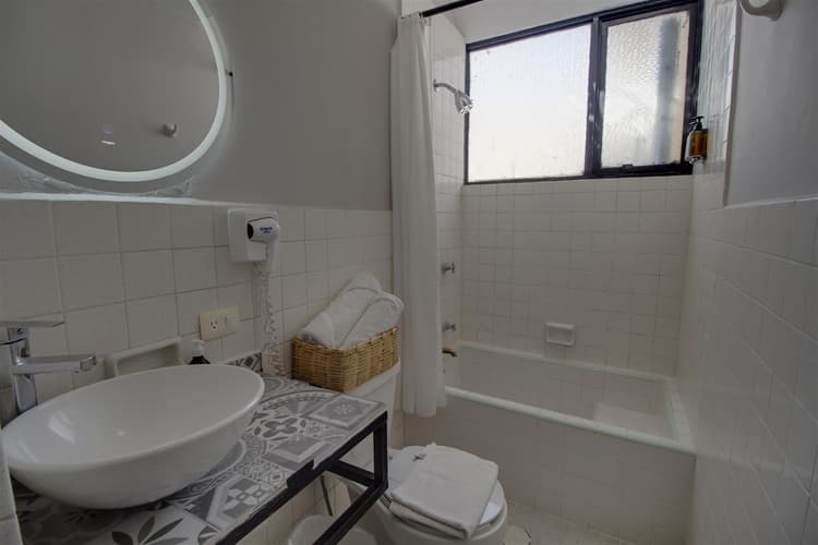 Punto E -  Suite de 2 habitaciones,  2 camas matrimoniales, planta baja. 4 personas