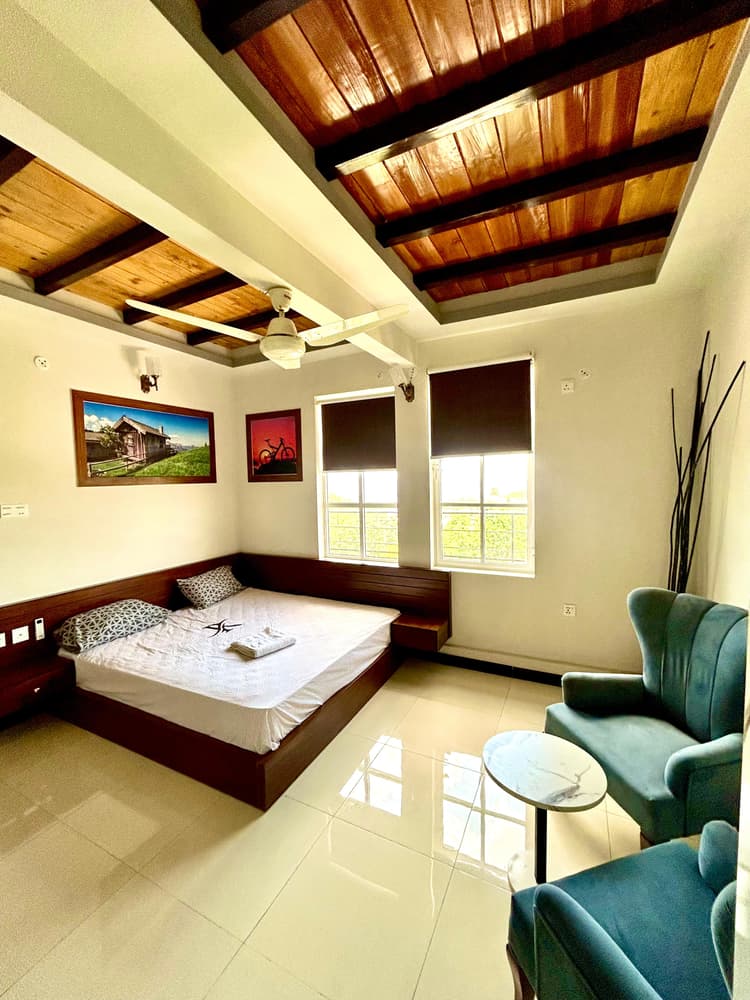 King Room with Balcony (Central)