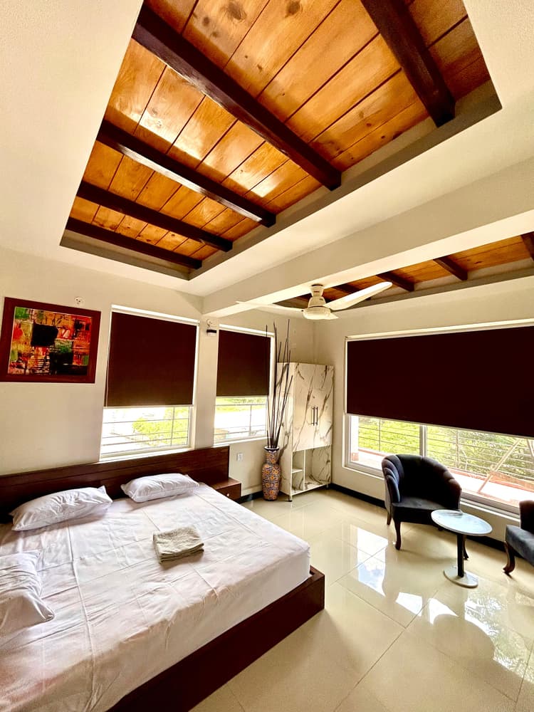 King Room with Balcony (Central)