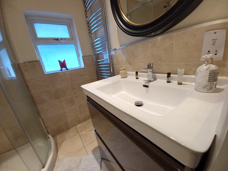 The Diamond En-suite Super King Room Hertfordshire