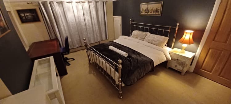 The Diamond En-suite Super King Room Hertfordshire