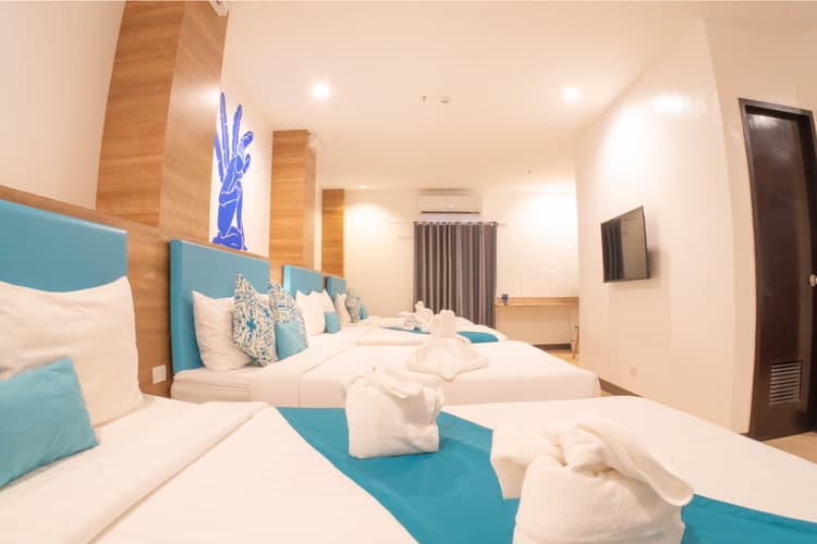 Family room with Breakfast for 8