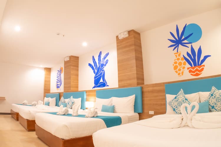 Family room with Breakfast for 8