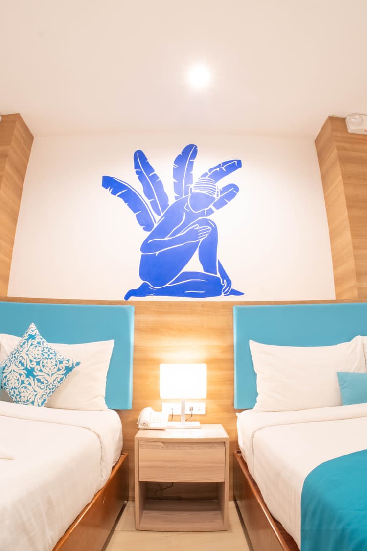 Family room with Breakfast for 8