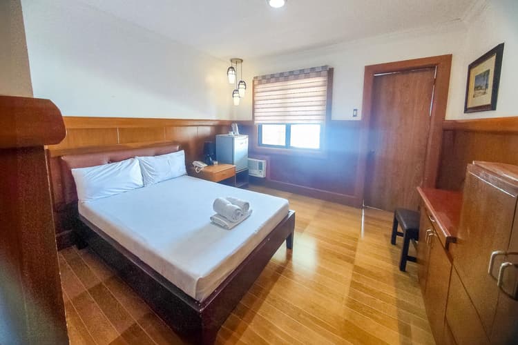 1 Double Bed w/ Balcony - Seaside Grand Room
