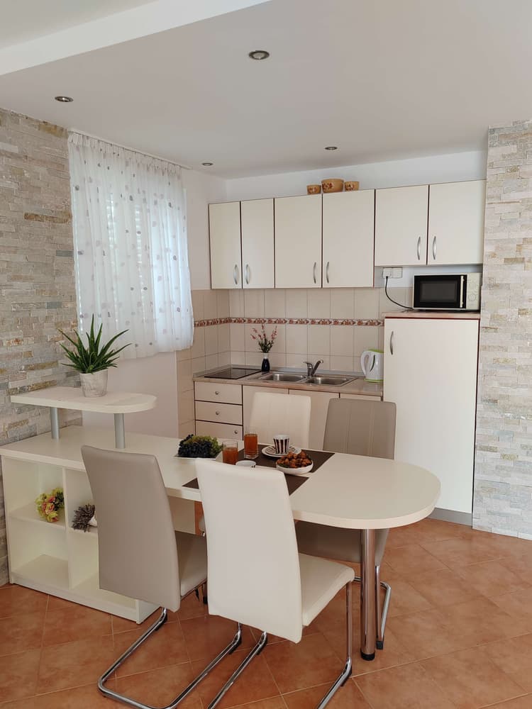 Apartment West 1st floor