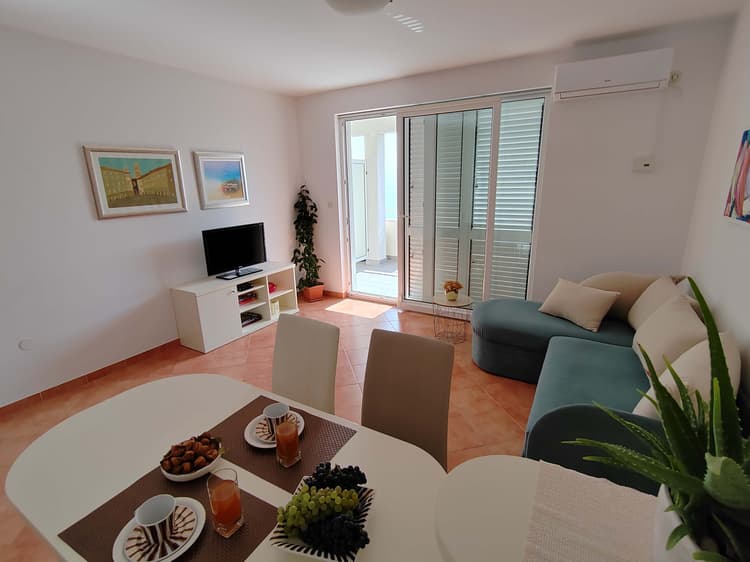 Apartment West 1st floor