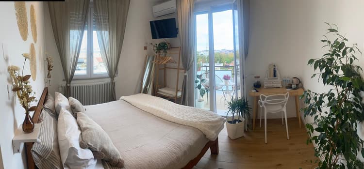 Camera matrimoniale con balcone